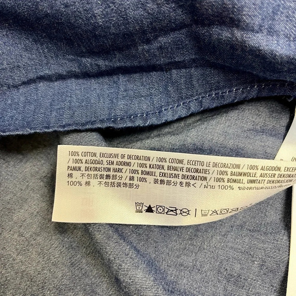 Like New Disney Denim Shirt Mickey Minnie Embroidered Ice Skating 2X - Picture 6 of 9